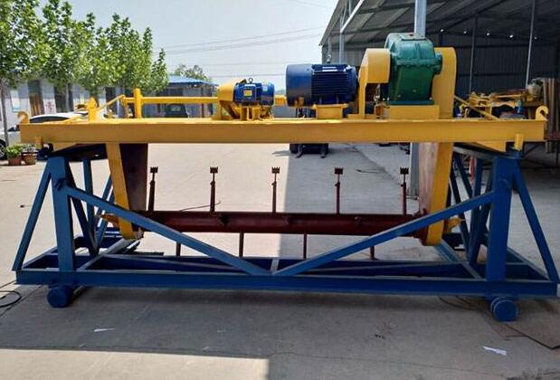 小型豬糞翻堆機(jī)實拍