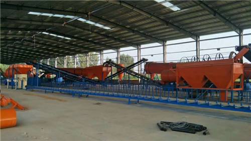 年產(chǎn)1萬噸的豬糞有機(jī)肥生產(chǎn)線實拍