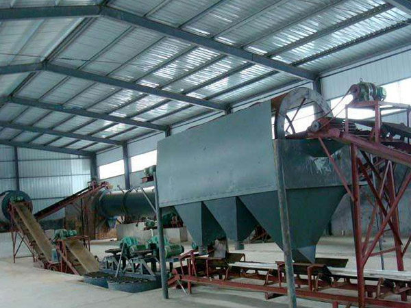 堆制有機肥需要注意哪些問題？常用的好氧發(fā)酵設備有哪些？